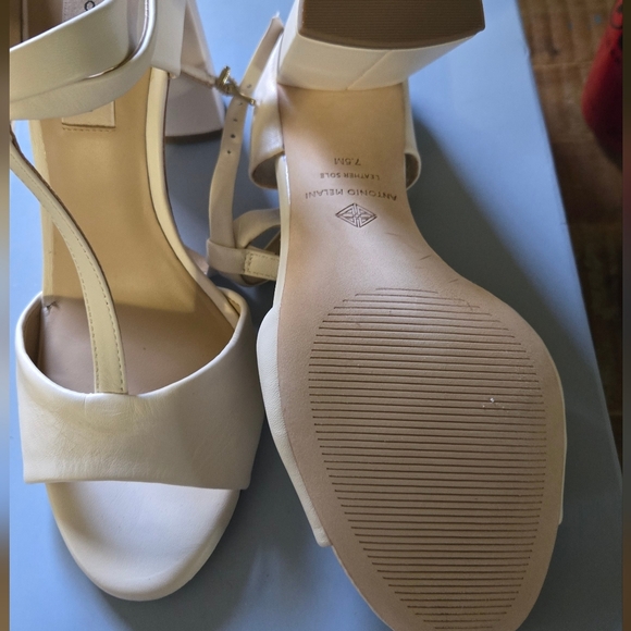 Shoes - Picture 4 of 7